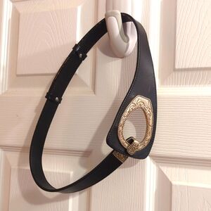 Slide adjustable slouch belt